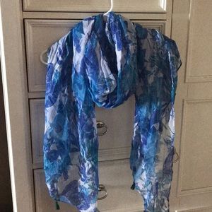 New beautiful summer scarf/sarong.